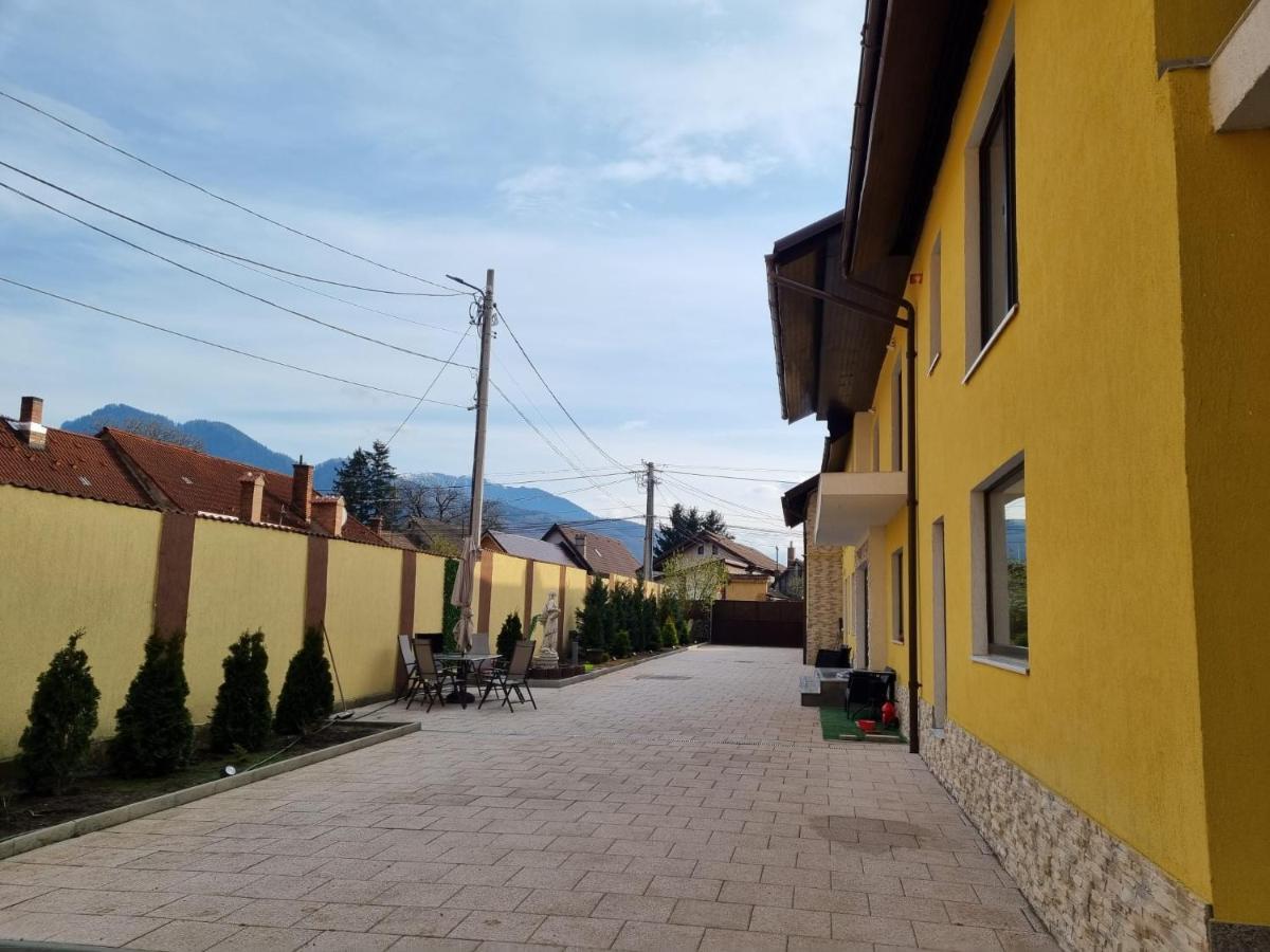 Izabella Guest House Săcele Eksteriør bilde