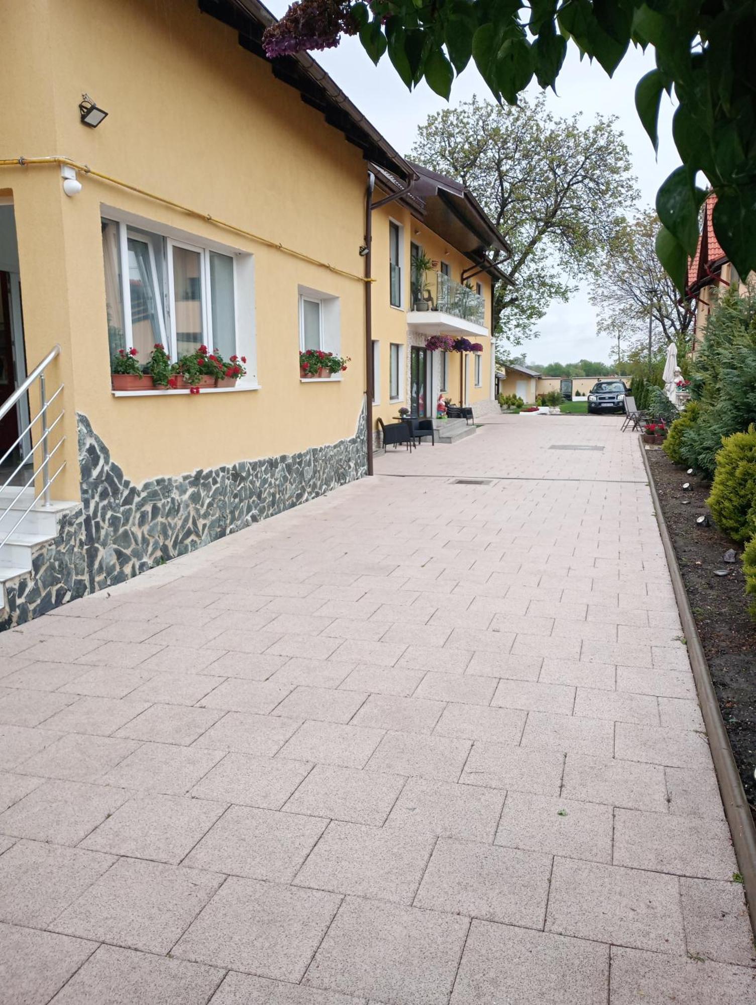 Izabella Guest House Săcele Eksteriør bilde